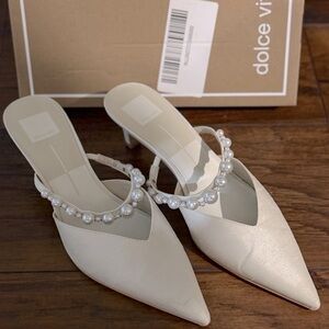 Brand new worn once dolce vita KANIKA PEARL MID HEELS VANILLA PEARLS 9.5